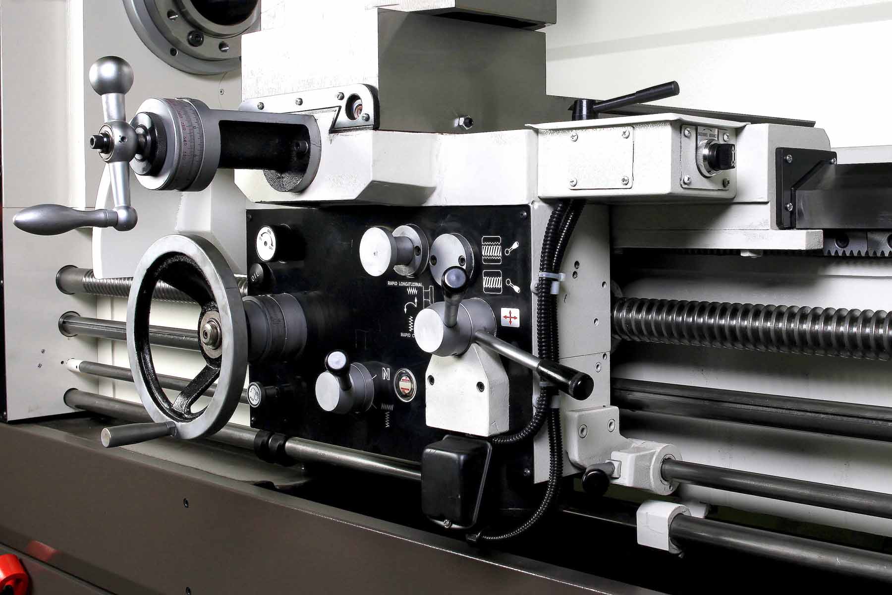 Machine may be shown with optional accessories